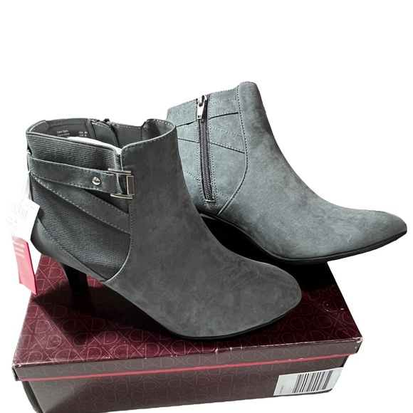 American Eagle Gray Booties with Heel Size 8W NEW - Picture 1 of 11